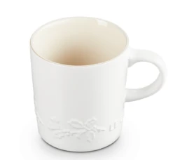 Le Creuset Holly Collectie Mok 200 Ml Aardewerk Katoenwit 11 Le Creuset Holly Collectie Mok 200 Ml Aardewerk Katoenwit -Bekend Glaswerk Winkel lc 20200529 zs ps fs 60303204311511 003