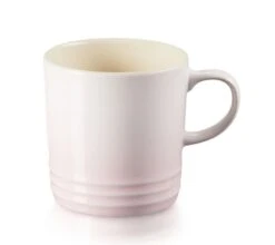 Le Creuset Mok 350 Ml Aardewerk Shell Pink -Bekend Glaswerk Winkel rs8848 lc 20190926 th ps 0253 scr